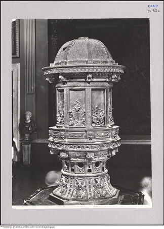 Vorderseite von Alinari [https://www.deutsche-digitale-bibliothek.de/content/lizenzen/rv-ez/] Tabernakel - Gesamtansicht (mit der Auferstehung Christi und dem Abendmahl), bh608524_recto. Foto.