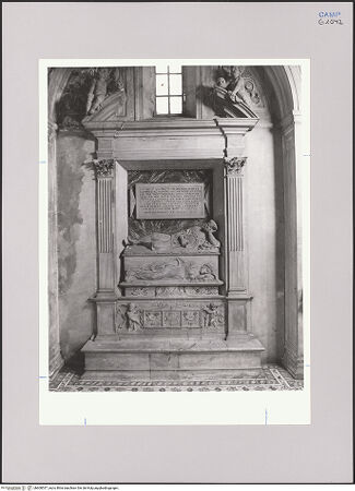 Vorderseite von Soprintendenza Gallerie - Napoli [https://www.deutsche-digitale-bibliothek.de/content/lizenzen/rv-ez/] Grabmal des Giovannello De Cuncto und der Lucrezia Di Candida - Gesamtansicht, bh608537_recto. Foto.