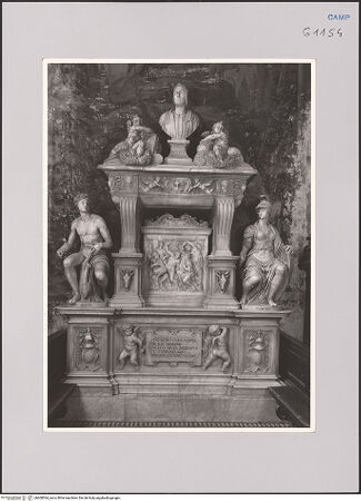 Vorderseite von Alinari [https://www.deutsche-digitale-bibliothek.de/content/lizenzen/rv-ez/] Grabmal des Jacopo Sannazaro (gest. 1530) - , bh608564_recto. Foto.