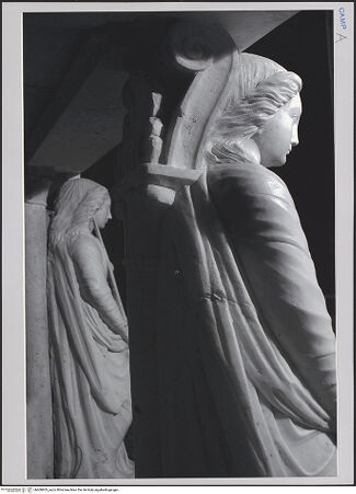 Vorderseite von unbekannt [https://www.deutsche-digitale-bibliothek.de/content/lizenzen/rv-fz/] Grabmal des Diego I, Conte di Cavaniglia (gest. 1481) - Detail: Justitia und Prudentia, Rückseite, bh608605_recto. Foto.