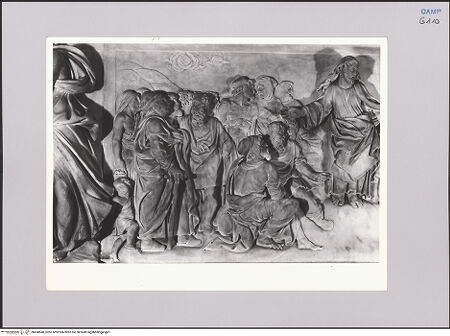 Vorderseite von Sopr. BAS NA [https://www.deutsche-digitale-bibliothek.de/content/lizenzen/rv-ez/] Kanzel mit Tugendstatuetten und drei Reliefs mit predigendem Christus und Heiligenszenen - Relief: Christus predigt, linke Hälfte, bh608640_recto. Foto.