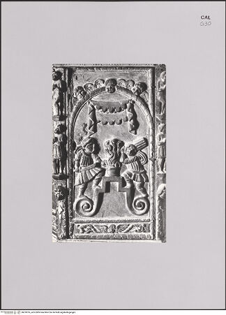 Vorderseite von unbekannt [https://www.deutsche-digitale-bibliothek.de/content/lizenzen/rv-fz/] Taufbecken mit Aufsatz - Relief, rechts: Opferung des Isaak, bh610016_recto. Foto.