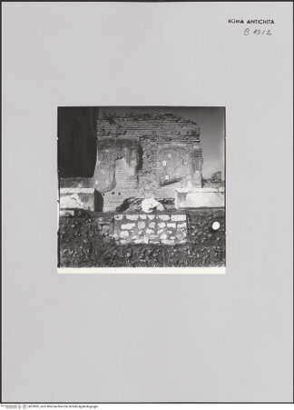 Vorderseite von Bibliotheca Hertziana [https://www.deutsche-digitale-bibliothek.de/content/lizenzen/rv-fz/] Domus Flavia - Mauerwerk in der Nähe der Casina Farnese, bh610091_recto. Foto: Zander, Giuseppe?.