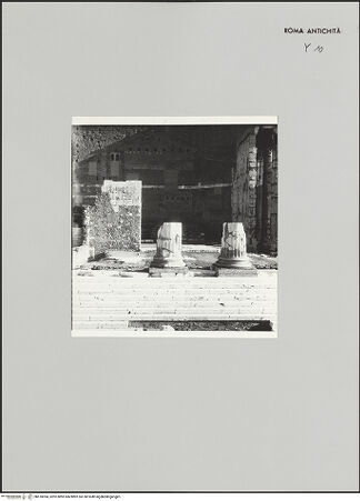 Vorderseite von Bibliotheca Hertziana [https://www.deutsche-digitale-bibliothek.de/content/lizenzen/rv-fz/] Tempel des Mars Ultor - Treppebanlage und Säulen, Ausschnitt, bh610094_recto. Foto: Zander, Giuseppe?.