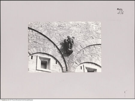 Vorderseite von Kraft, Jost (München) [https://www.deutsche-digitale-bibliothek.de/content/lizenzen/rv-ez/] Konsole mit zwei Männern und Ochsen - Gesamtansicht, bh611313_recto. Foto: Kraft, Jost (München).