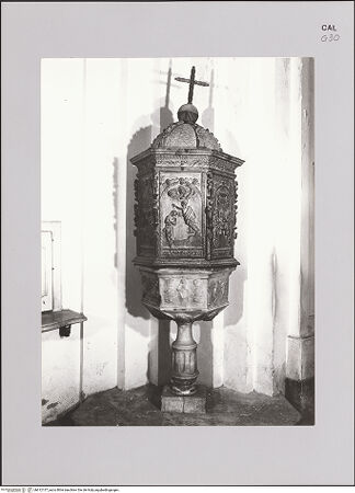 Vorderseite von unbekannt [https://www.deutsche-digitale-bibliothek.de/content/lizenzen/rv-fz/] Taufbecken mit Aufsatz - Gesamtansicht, bh612137_recto. Foto.