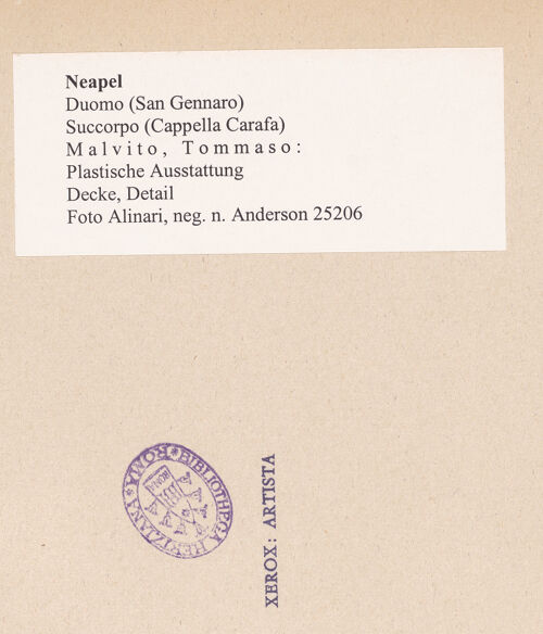 Rückseite von Alinari [https://www.deutsche-digitale-bibliothek.de/content/lizenzen/rv-ez/] DeckenkassettierungOrnament - Rahmenfeld mit Groteskendekoration, bh024486_recto. Foto.