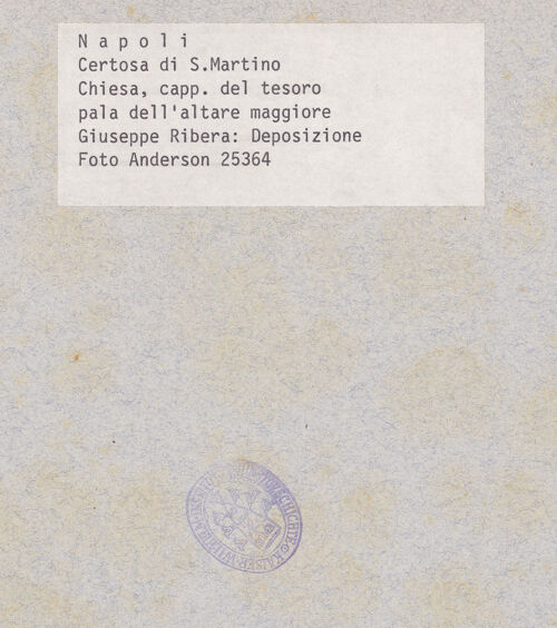 Rückseite von Alinari [https://www.deutsche-digitale-bibliothek.de/content/lizenzen/rv-ez/] Die Trauer der Angehörigen und Freunde um Christus - Gesamtansicht, bh026320_recto. Foto.