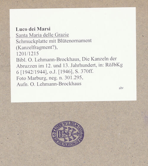 Rückseite von Foto Marburg [https://www.deutsche-digitale-bibliothek.de/content/lizenzen/rv-ez/] Schmuckplatten (Kanzelfragmente?) - Schmuckplatte mit Blütenornament, bh029832_recto. Foto: Lehmann-Brockhaus, Otto.