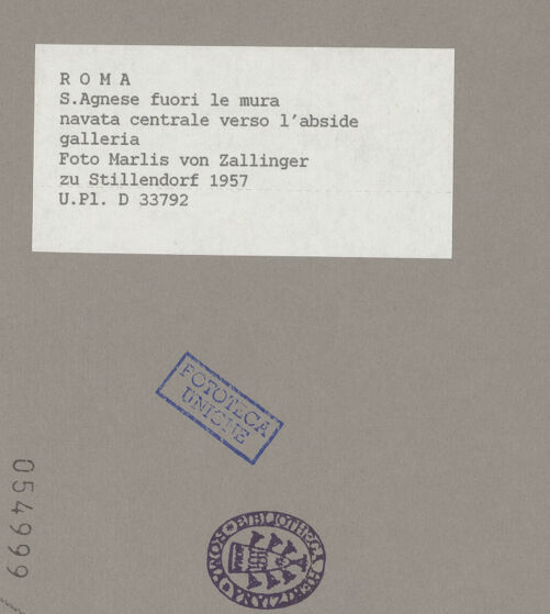 Rückseite von Bibliotheca Hertziana [http://creativecommons.org/licenses/by-nc-sa/4.0/] Sant'Agnese fuori le MuraInnenraumMittelschiff - Schrägsicht ins Mittelschiff gen Apsis von der rechten Empore aus, bh054999_recto. Foto: Zallinger zu Stillendorf, Marlies von.