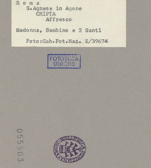 Rückseite von ICCD [https://www.deutsche-digitale-bibliothek.de/content/lizenzen/rv-ez/] Freskendekoration mit christlichen Motiven zwischen geometrischen und vegetabilen Ornamenten mit Tieren, Inschriften und EngelnThronende Madonna mit Kind zwischen zwei weiblichen Heiligen - Gesamtansicht, bh055503_recto. Foto.