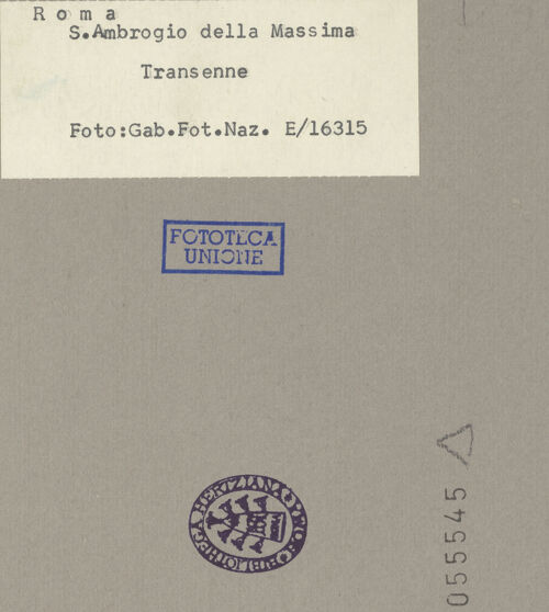 Rückseite von ICCD [https://www.deutsche-digitale-bibliothek.de/content/lizenzen/rv-ez/] Chorschrankenfragment mit Ranken, Vögeln und Kreuz - Gesamtansicht, bh055545_recto. Foto.