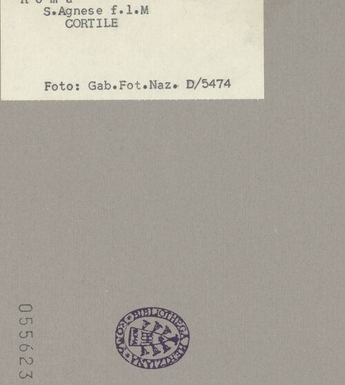 Rückseite von ICCD [https://www.deutsche-digitale-bibliothek.de/content/lizenzen/rv-ez/] Sant'Agnese fuori le MuraCortile - Hofportal, Nahaufnahme, bh055623_recto. Foto.