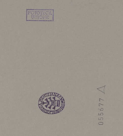 Rückseite von Alinari [https://www.deutsche-digitale-bibliothek.de/content/lizenzen/rv-ez/] Thronende Madonna; daneben ein männlicher Heiliger - Gesamtaufnahme, bh055677_recto. Foto.