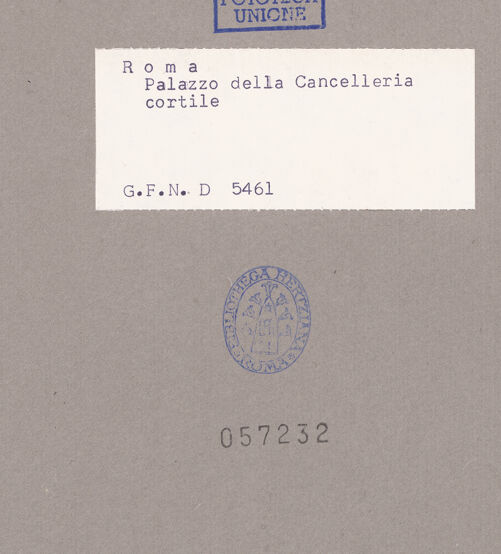 Rückseite von ICCD [https://www.deutsche-digitale-bibliothek.de/content/lizenzen/rv-fz/] Palazzo della Cancelleria - Erstes Obergeschoss, Arkaden, bh057232_recto. Foto.