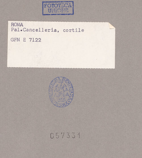 Rückseite von ICCD [https://www.deutsche-digitale-bibliothek.de/content/lizenzen/rv-ez/] Palazzo della Cancelleria - , bh057331_recto. Foto.