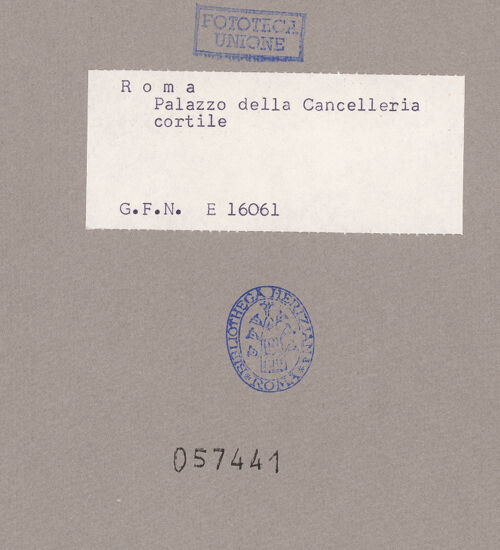 Rückseite von ICCD [https://www.deutsche-digitale-bibliothek.de/content/lizenzen/rv-ez/] Palazzo della Cancelleria - Ecke, bh057441_recto. Foto.