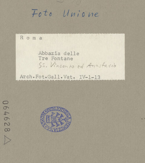 Rückseite von Archivio Fotografico Vaticano [https://www.deutsche-digitale-bibliothek.de/content/lizenzen/rv-ez/] Abbazia delle Tre FontaneSanta Maria Scala Coeli - Santa Maria Scala Coeli & SS. Vincenzo ed Anastasio, bh064628_recto. Foto.