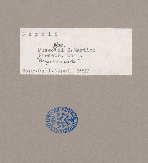 Rückseite von Sopr. BAS NA [https://www.deutsche-digitale-bibliothek.de/content/lizenzen/rv-ez/] Presepe Cuciniello - Detail, bh069077_recto. Foto.