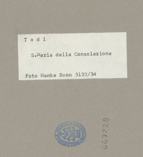 Rückseite von Hanke (Bonn) [https://www.deutsche-digitale-bibliothek.de/content/lizenzen/rv-ez/] Santa Maria della Consolazione - Teilansicht von Westen, bh069228_recto. Foto: Hanke, Heinz.