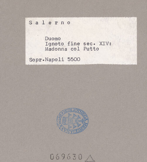 Rückseite von Sopr. BAS NA [https://www.deutsche-digitale-bibliothek.de/content/lizenzen/rv-ez/] Madonna - Gesamtansicht, frontal, bh069630_recto. Foto.