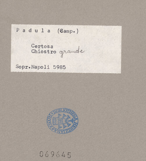 Rückseite von Sopr. BAS NA [https://www.deutsche-digitale-bibliothek.de/content/lizenzen/rv-ez/] Certosa di San LorenzoChiostro grande - Blick in den Kreuzgang von Süden, bh069645_recto. Foto.