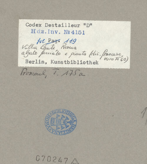 Rückseite von Kunstbibliothek [https://www.deutsche-digitale-bibliothek.de/content/lizenzen/rv-ez/] Codex Destailleur DVilla Lante: Fassade und Grundrisse von Gebäude und Hofumfassung - Gesamtansicht, bh070247_recto. Foto.