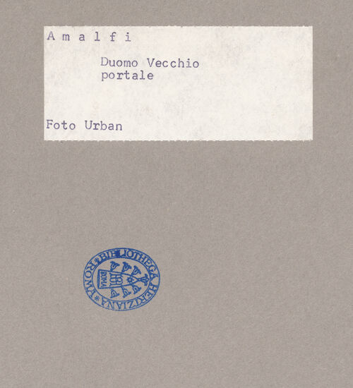 Rückseite von Urban [https://www.deutsche-digitale-bibliothek.de/content/lizenzen/rv-ez/] Rahmung des Portals - Rechte Seite, bh071771_recto. Foto: Urban, Thomas.