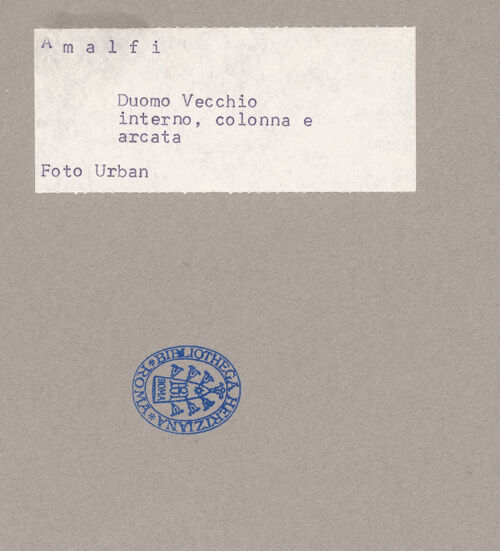 Rückseite von Urban [https://www.deutsche-digitale-bibliothek.de/content/lizenzen/rv-ez/] Frontalansicht, bh071772_recto. Foto: Urban, Thomas.