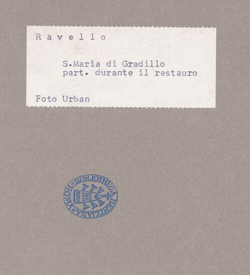 Rückseite von Urban [https://www.deutsche-digitale-bibliothek.de/content/lizenzen/rv-ez/] Santa Maria a Gradillo - Fenster (Restaurierung), bh072592_recto. Foto: Urban, Thomas.