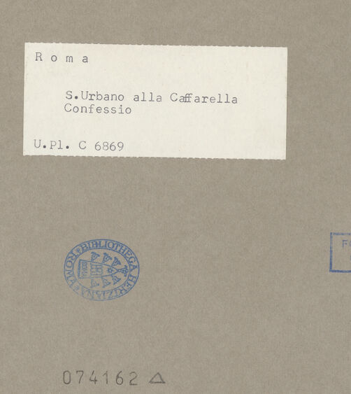 Rückseite von Bibliotheca Hertziana [https://www.deutsche-digitale-bibliothek.de/content/lizenzen/rv-fz/] Sant'Urbano alla Caffarella - Altar mit Nische, bh074162_recto. Foto.