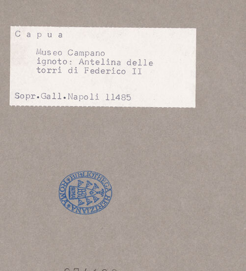 Rückseite von Sopr. BAS NA [https://www.deutsche-digitale-bibliothek.de/content/lizenzen/rv-ez/] Herme mit männlichem Kopf - Frontalansicht, bh074190_recto. Foto.