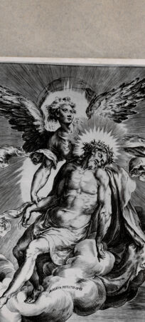 Rückseite von  [http://creativecommons.org/publicdomain/mark/1.0/] Der Engel mit dem Körper Christi - , bh074867. Foto.