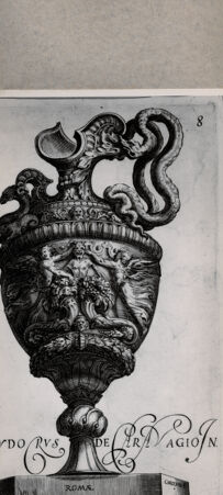 Rückseite von  [http://creativecommons.org/publicdomain/mark/1.0/] Die Vase - , bh075049. Foto.