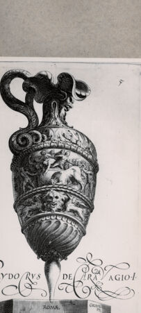 Rückseite von  [http://creativecommons.org/publicdomain/mark/1.0/] Die Vase - , bh075056. Foto.