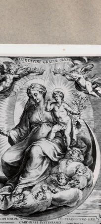 Rückseite von  [http://creativecommons.org/publicdomain/mark/1.0/] Madonna auf der Mondsichel - , bh075337. Foto.