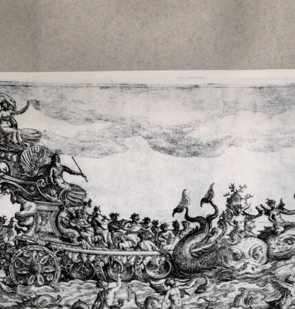 Rückseite von  [http://creativecommons.org/publicdomain/mark/1.0/] Schiff mit Musizierenden und Tritonen - , bh076445. Foto.