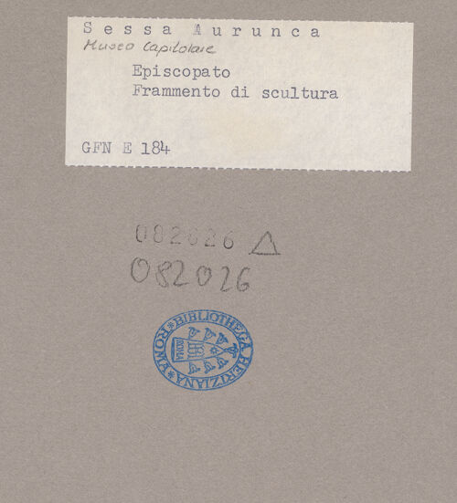 Rückseite von ICCD [https://www.deutsche-digitale-bibliothek.de/content/lizenzen/rv-ez/] Löwe - Gesamtansicht, bh082026_recto. Foto.