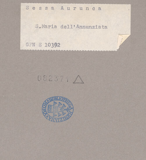 Rückseite von ICCD [https://www.deutsche-digitale-bibliothek.de/content/lizenzen/rv-ez/] Chiesa dell'Annunziata - Ansicht nach dem Hauptaltar, bh082371_recto. Foto.