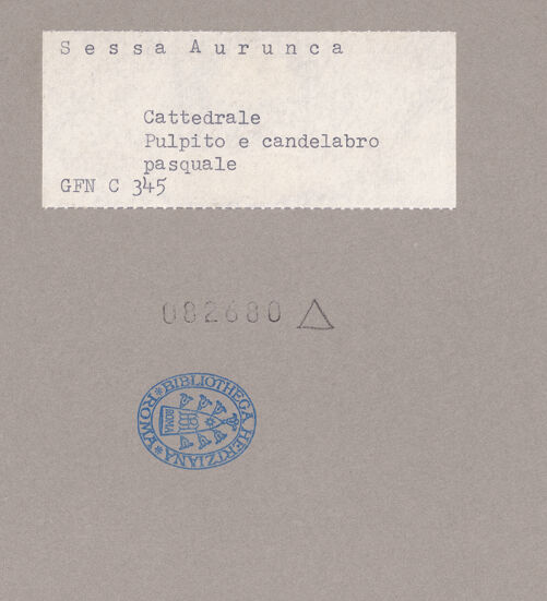 Rückseite von ICCD [https://www.deutsche-digitale-bibliothek.de/content/lizenzen/rv-ez/] Frontalansicht vom Mittelschiff, bh082680_recto. Foto.