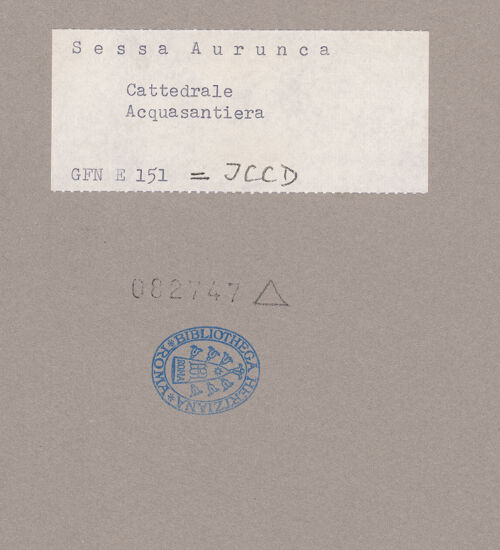 Rückseite von ICCD [https://www.deutsche-digitale-bibliothek.de/content/lizenzen/rv-ez/] Hund - Gesamtansicht, bh082747_recto. Foto.