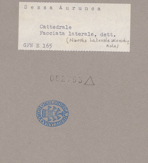 Rückseite von ICCD [https://www.deutsche-digitale-bibliothek.de/content/lizenzen/rv-ez/] DuomoSüdwestfassade - Mauerdetail (Südseitenschiff), bh082753_recto. Foto.