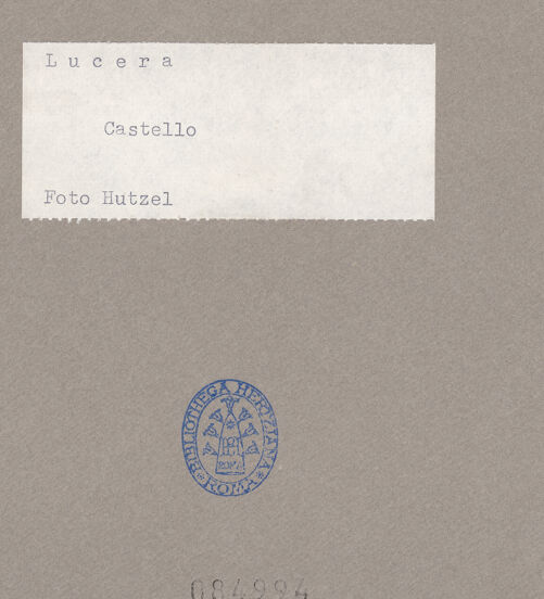 Rückseite von Hutzel, Max [https://www.deutsche-digitale-bibliothek.de/content/lizenzen/rv-ez/] Fortezza AngioinaTorre della Leonessa - Torre della Regina - Ansicht von Osten, bh084994_recto. Foto: Hutzel, Max.