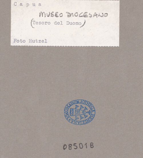 Rückseite von Hutzel, Max [https://www.deutsche-digitale-bibliothek.de/content/lizenzen/rv-ez/] Kruzifix - Frontalansicht, bh085018_recto. Foto: Hutzel, Max.