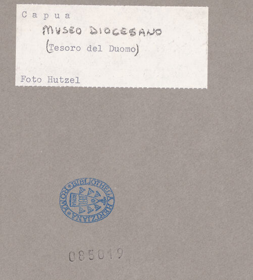 Rückseite von Hutzel, Max [https://www.deutsche-digitale-bibliothek.de/content/lizenzen/rv-ez/] Kruzifix - Detail, bh085019_recto. Foto: Hutzel, Max.