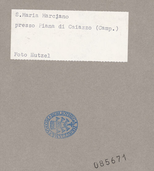 Rückseite von Hutzel, Max [https://www.deutsche-digitale-bibliothek.de/content/lizenzen/rv-ez/] Santa Maria a Marciano - Nordquerhausarm und Campanile, bh085671_recto. Foto: Hutzel, Max.