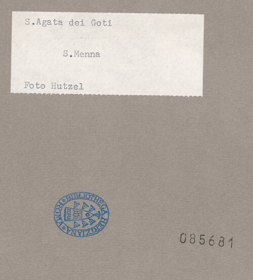 Rückseite von Hutzel, Max [https://www.deutsche-digitale-bibliothek.de/content/lizenzen/rv-ez/] San Menna - Rechte Arkade, bh085681_recto. Foto: Hutzel, Max.