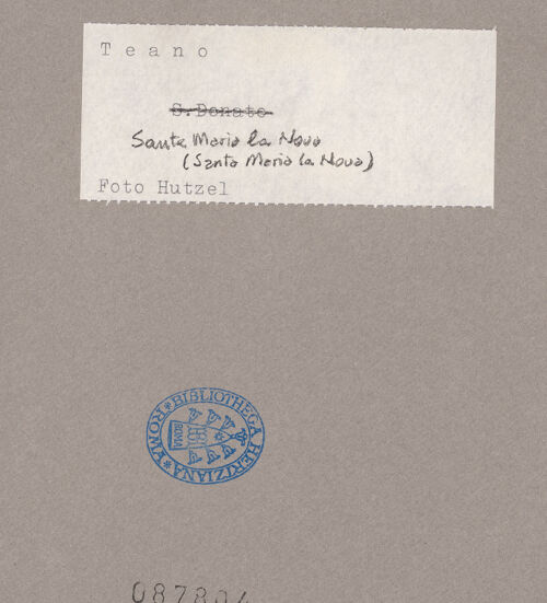 Rückseite von Hutzel, Max [https://www.deutsche-digitale-bibliothek.de/content/lizenzen/rv-ez/] Madonna della Libera - Seitenansicht (linke Seite und Fassade), bh087804_recto. Foto: Hutzel, Max.