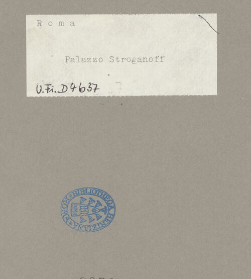 Rückseite von unbekannt [https://www.deutsche-digitale-bibliothek.de/content/lizenzen/rv-fz/] Palazzo StroganoffRaum D S01 & D 007 & D 1010: Großes Treppenhaus - Treppenhaus, bh087912_recto. Foto.