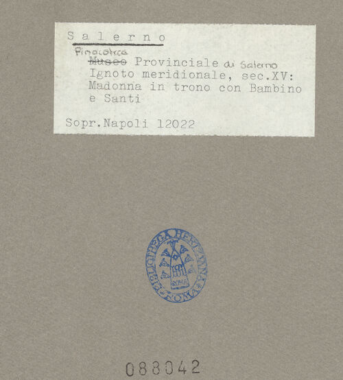 Rückseite von Sopr. BAS NA [https://www.deutsche-digitale-bibliothek.de/content/lizenzen/rv-ez/] Madonna zwischen den heiligen Franziskus, Antonius von Padua, Bernardinus und Ludwig von Toulouse - Detail: Madonna, bh088042_recto. Foto.